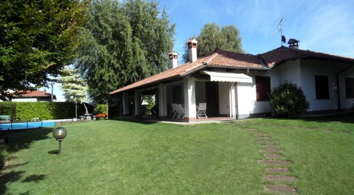 Bella grande villa in pieno centro a Lesa