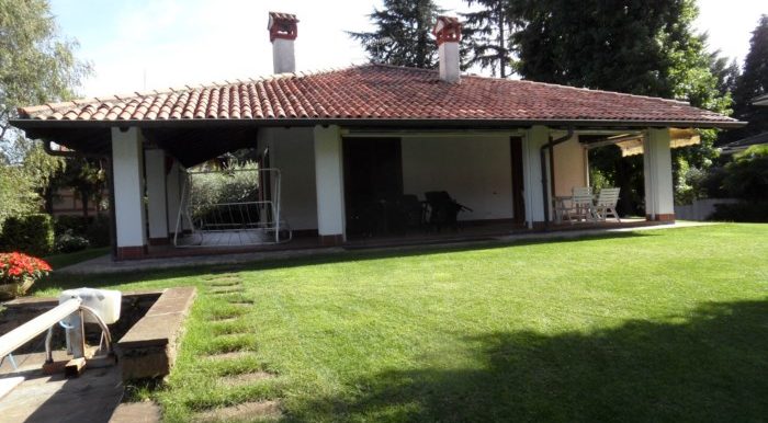Bella grande villa in pieno centro a Lesa