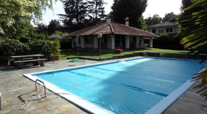 Bella grande villa in pieno centro a Lesa